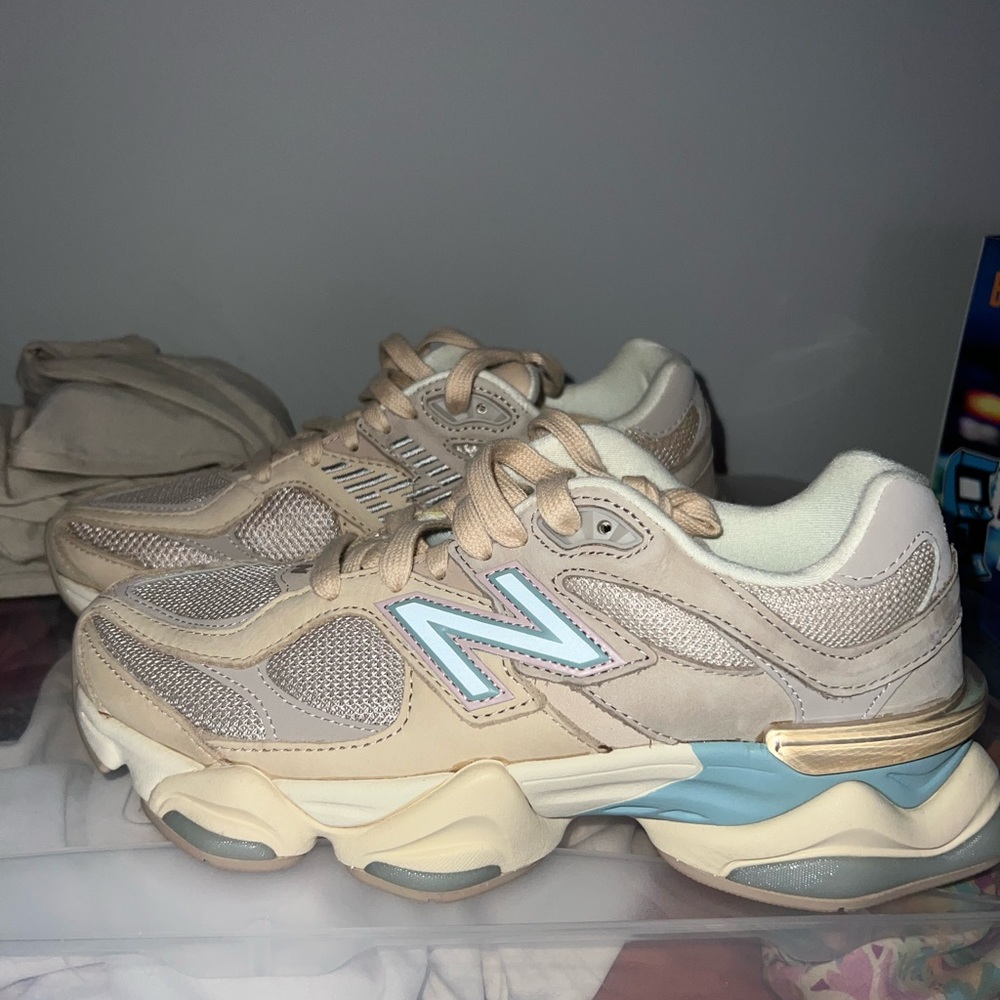 New Balance 9060 Ivory size 7 in mens
